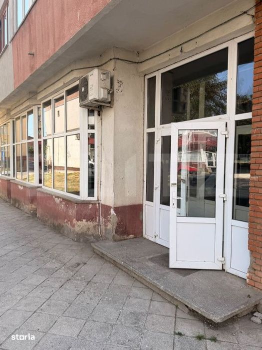 Spatiu de inchiriat, 146 mp, vitrina 20 ml, zona Burdujeni