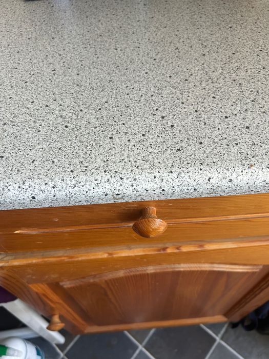 Дървени мебели, пералня, легла с матраци, използвани