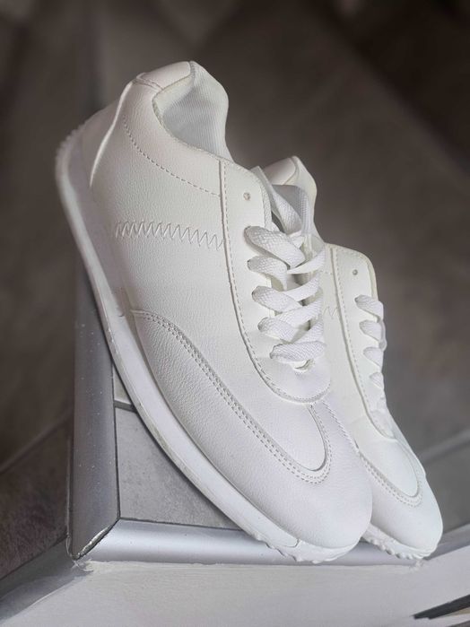 Универсални спортни обувки