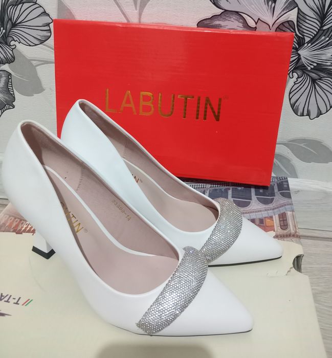 Новые белые туфли Labutin, размер 35