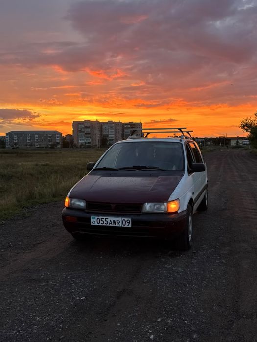 Mitsubishi space wagon