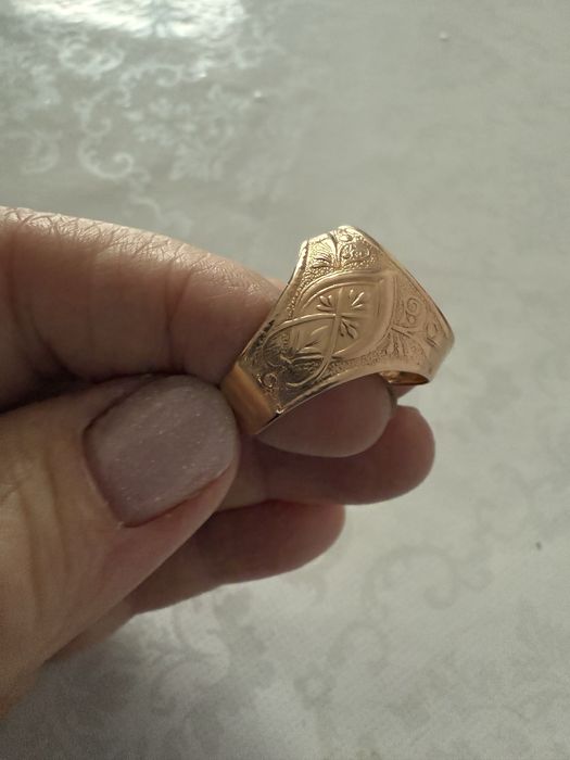 Продам женское кольцо