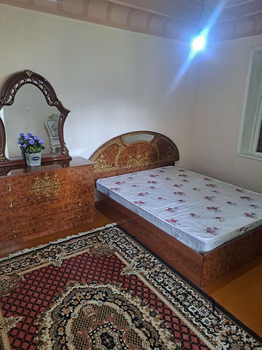 Uy sharoitlari bor 6.94sotix balnitsa yaqin GAI yonida bozorga yaqin