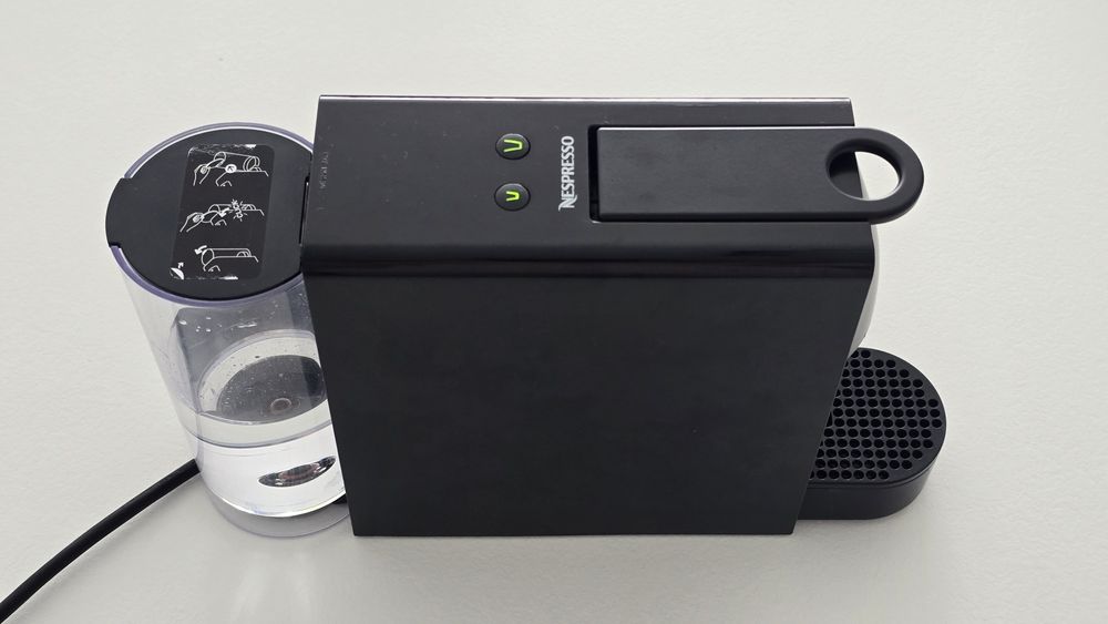 Espressor Nespresso Essenza Mini