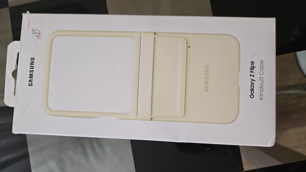Продам оригинальные чехлы Samsung для Galaxy Z Flip6.