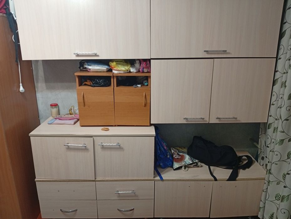 Гостиной шкаф сатылады