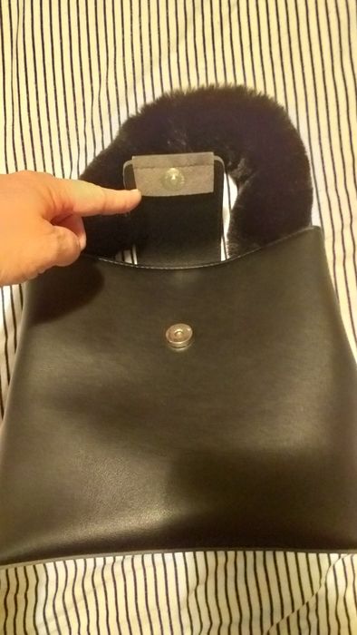 Poseta eleganta din piele neagra