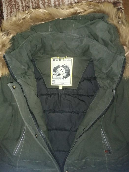 Куртка зимняя(, пуховик) женский. С мехом енота.