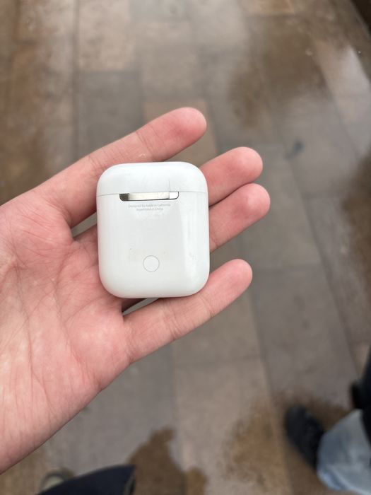 Airpods обычная модель