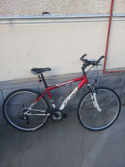 Bicicletă Trekking/Cross Balance Cross Rider – Jante Duble, Cauciucuri NOI Maxxis Kevlar, Schimbătoare Shimano