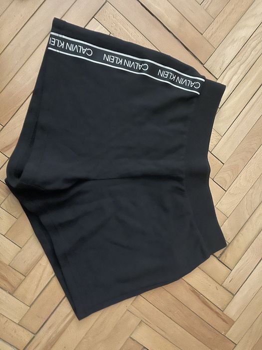 Pantaloni scurti dama marca Calvin Klein