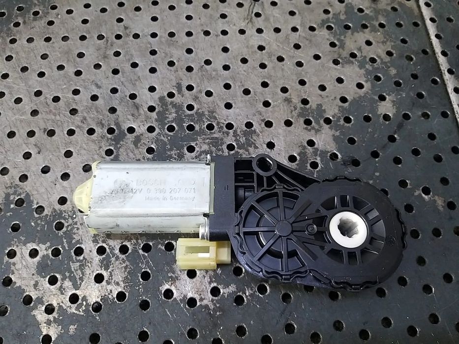 Motoras reglaj scaun stanga fata citroen c5 aircross 0390207071