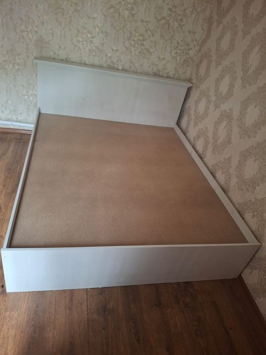 Продаётся двух спальная кровать