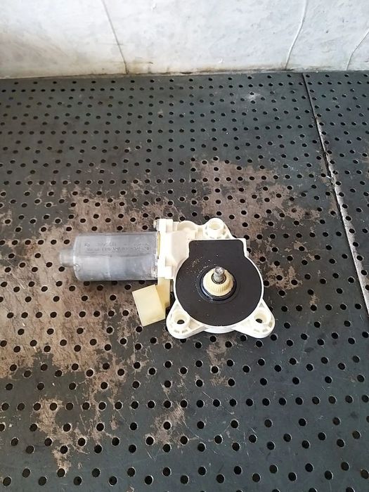 Motoras macara stanga fata mercedes e class w211 0130821970 a2118202942