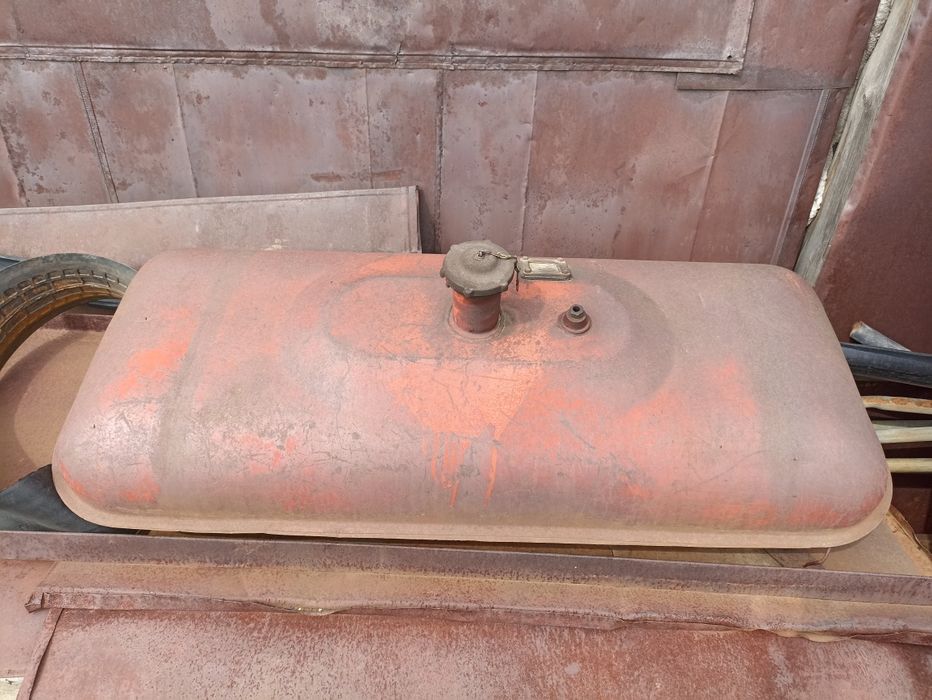 Топливный    бак