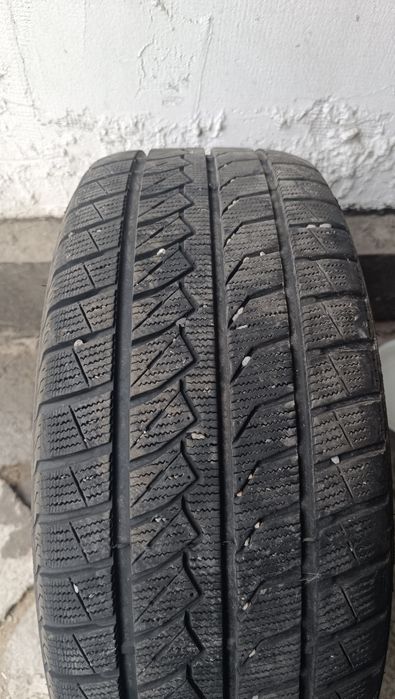 Продам резину зима Farroad