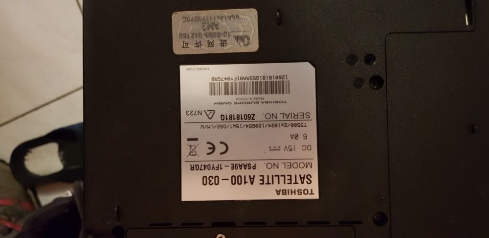 Vând Lap Top Toshiba