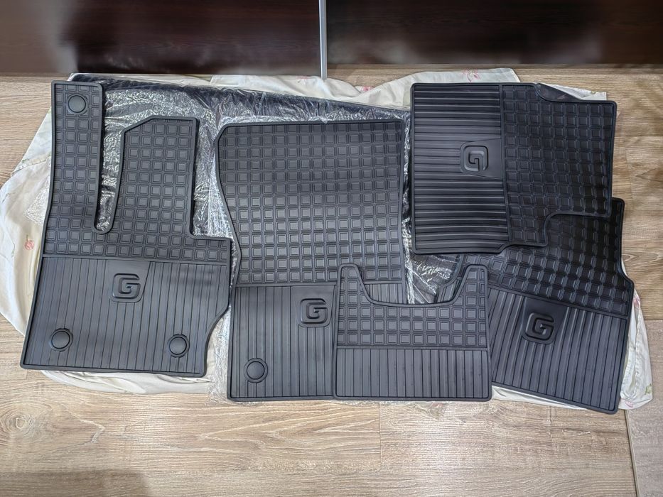 Продавам гумени стелки за Мерцедес бенц G class
