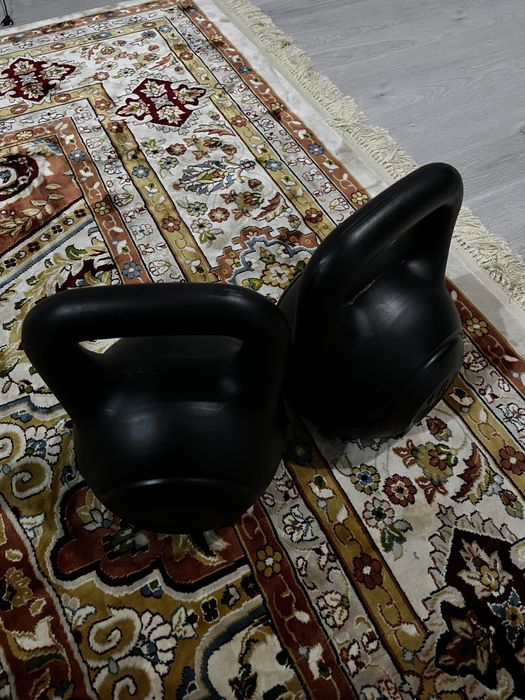 Продам гирю совсем новые месяц пользовался