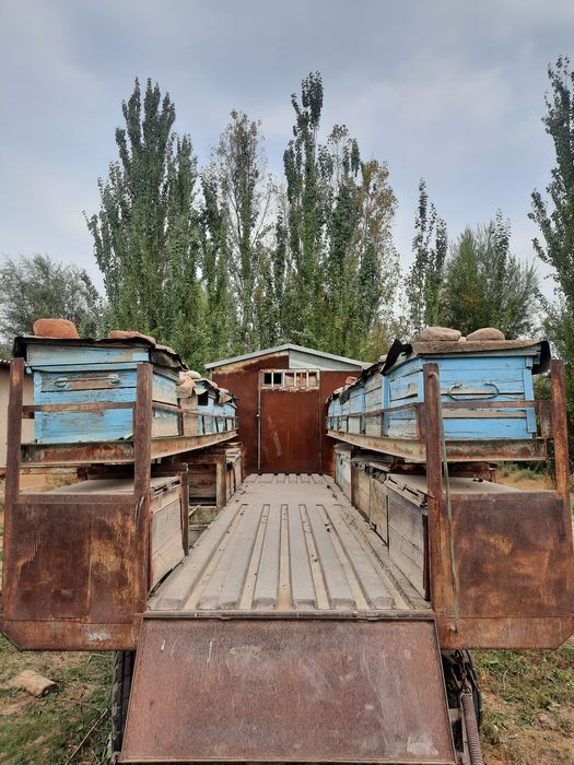 Прицеп пчеловодный. Подробности по телефону. 35 млн. Торг возможен