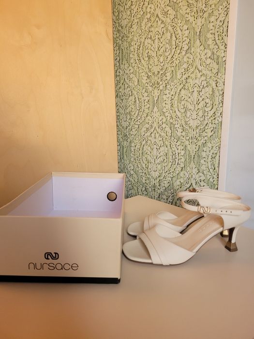 Киімдер сатылады. Багасы 8000 тг.