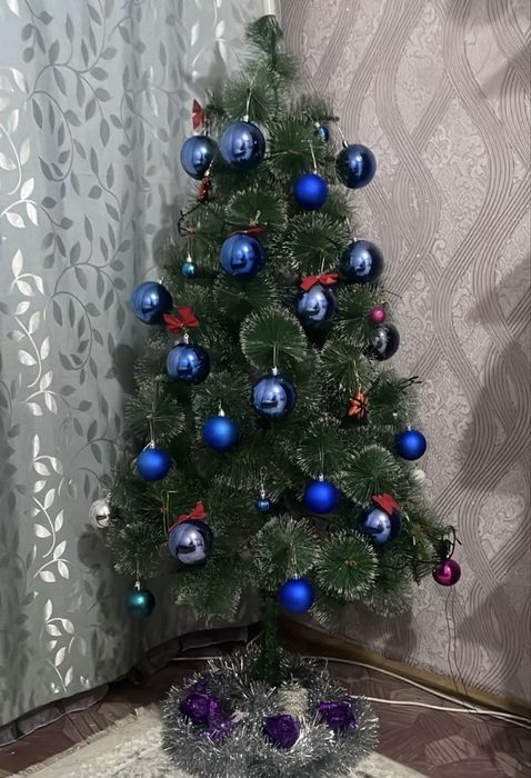 Продам елку с игрушками