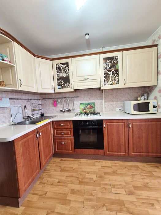 Продаётся кухонный гарнитур ( б/у)