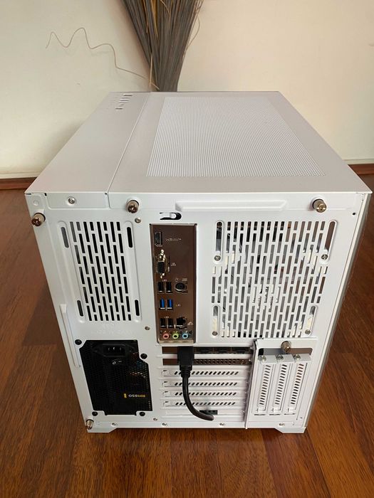 PC Gaming Intel® Core™ i5-14400F 4.7GHz, 16GB DDR5, 1TB SSD, MSI GeForce RTX™ 5060 SHADOW 8GB GDDR7, Sursa Corsair RM850 850W
