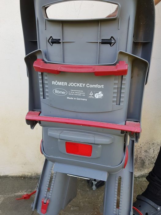 Vând scaun de copil atașabil la portbagaj bicicleta