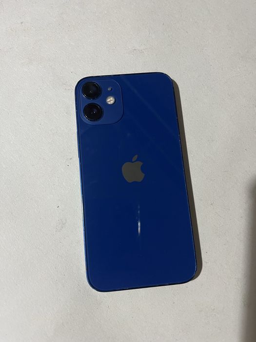 Продам iPhone 12 на 64 ГБ