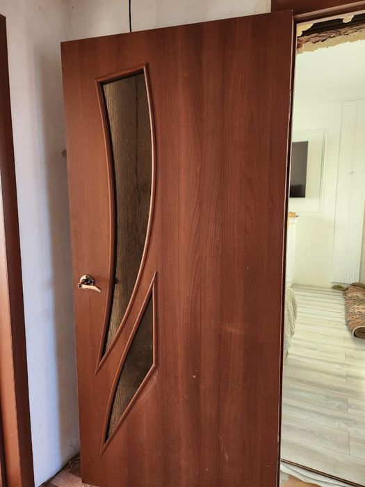 Двери межкомнатные б/у