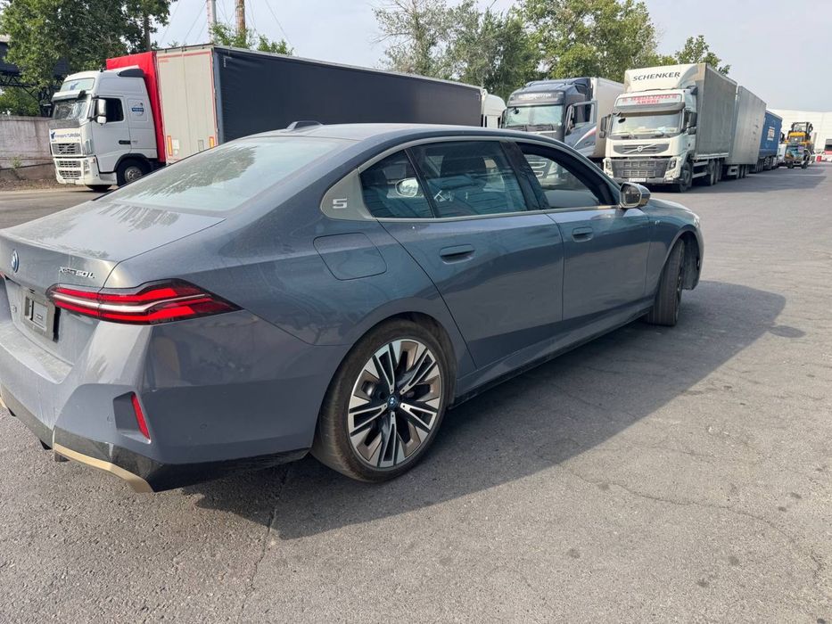 BMW i5 50L M-Sport 2025 yil