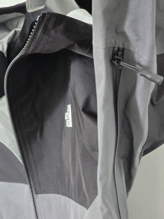Geaca dama The North Face 3L Jazzy Gore-Tex!