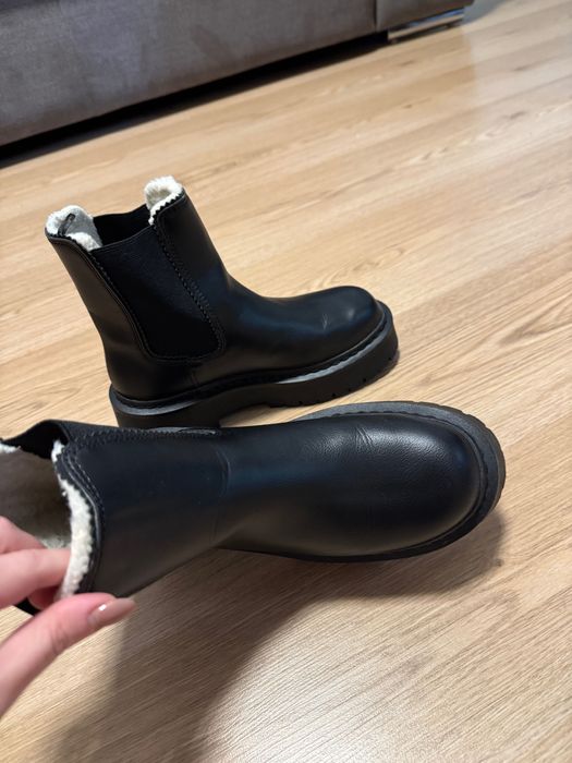 Черни зимни боти