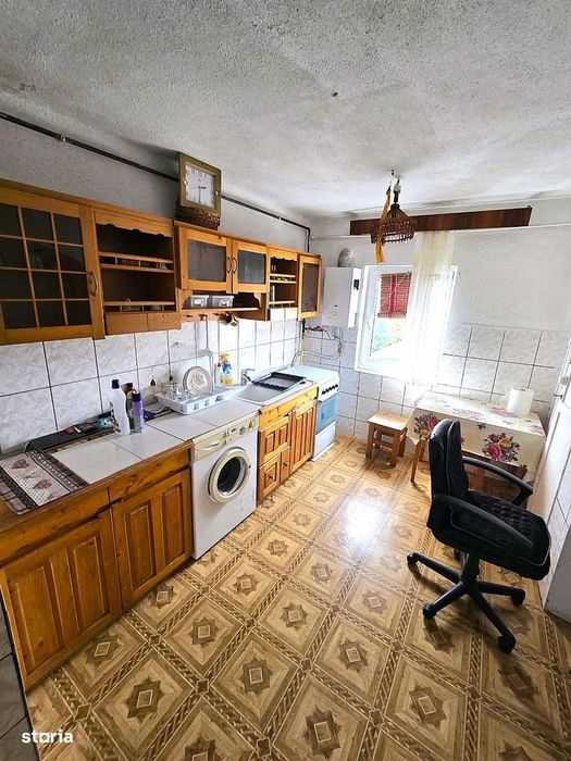 Apartament 2 camere semidecomandat, Micro 16 – Str. Universului nr. 8