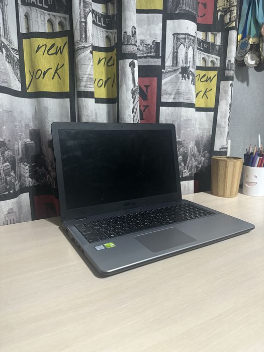ASUS VivoBook X542UR