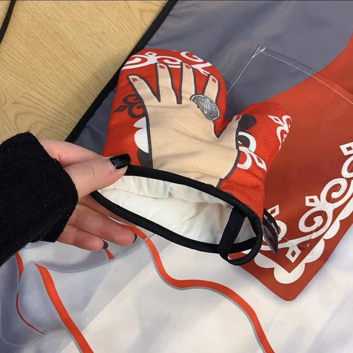 Фартук и рукавица для кухни.