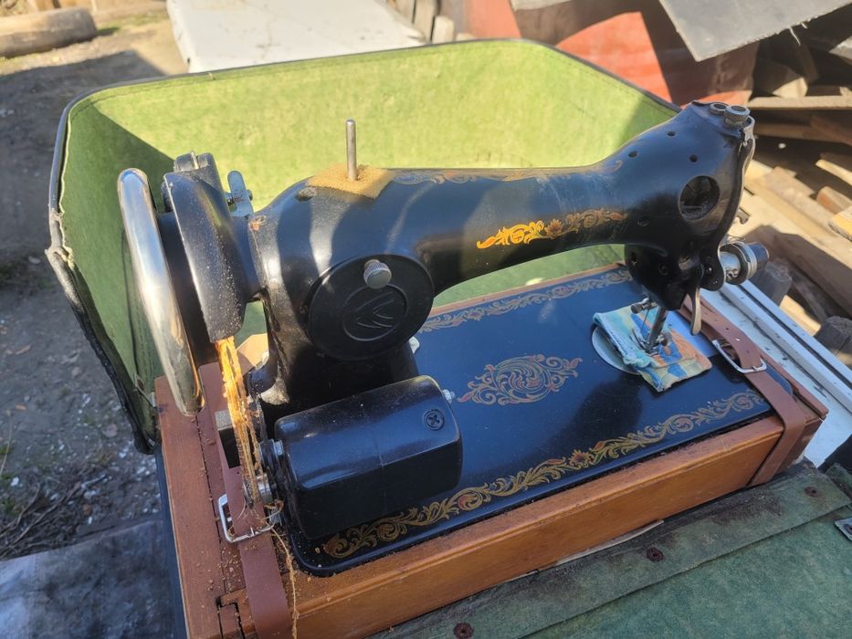 Продам швейную машинку