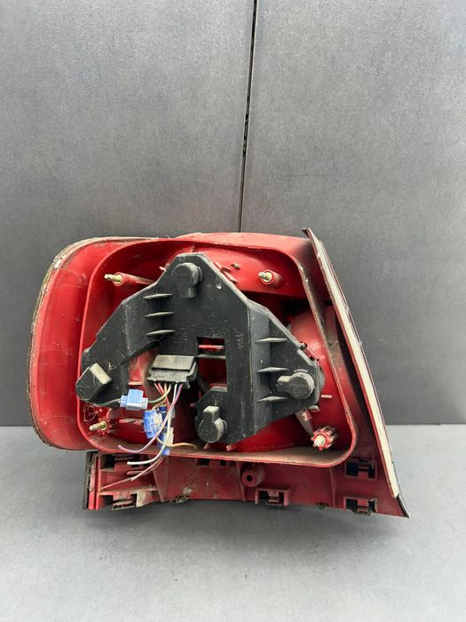 Lampa / Tripla stop dreapta pe aripa Audi A4 1998 1.9 TDI MT (90 hp)