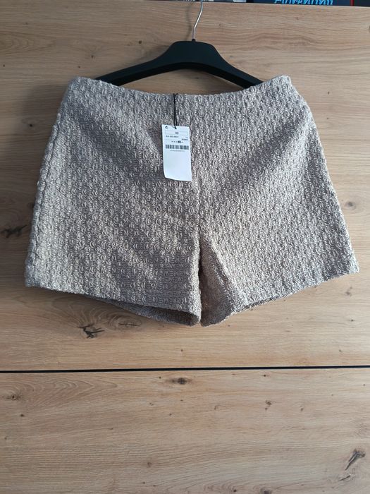 Pantaloni scurți din boucle mărimea 40 cu talie înaltă