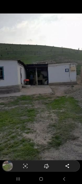 Uy soyiladi 7 sotix 3 xona svet gaz suv hamma sharoyit bor yasashga