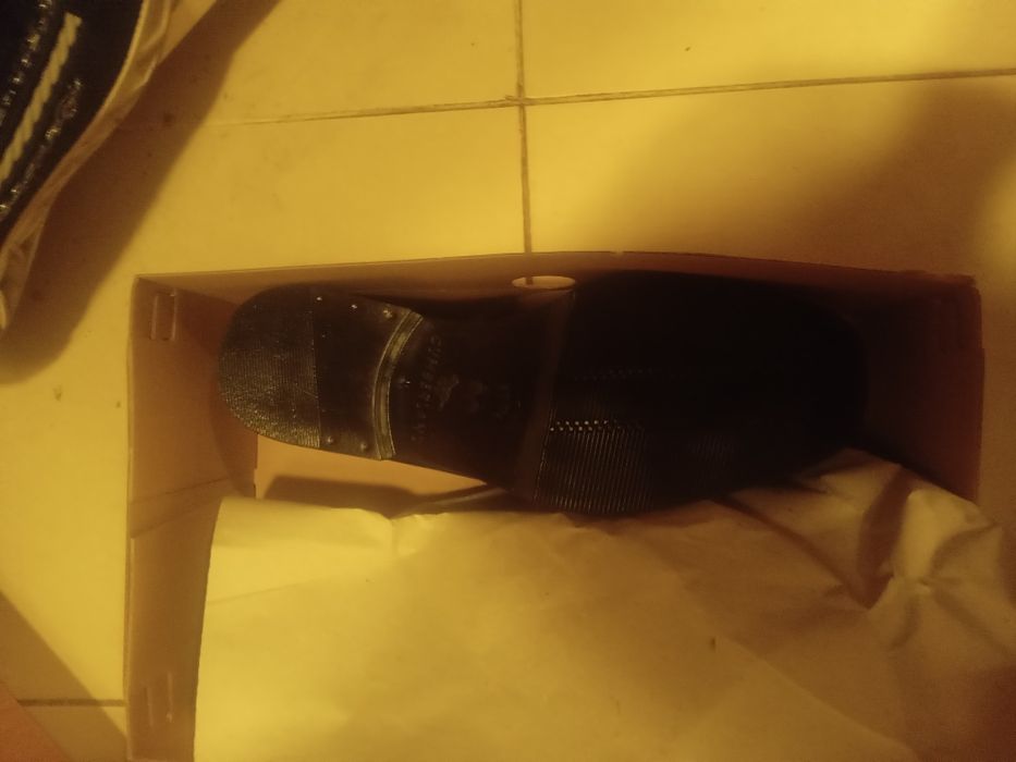 Продавам официални обувки