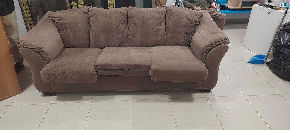 Canapea maro, confortabilă – 300 lei