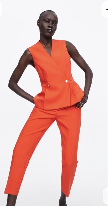 Страхотен костюм на  Zara