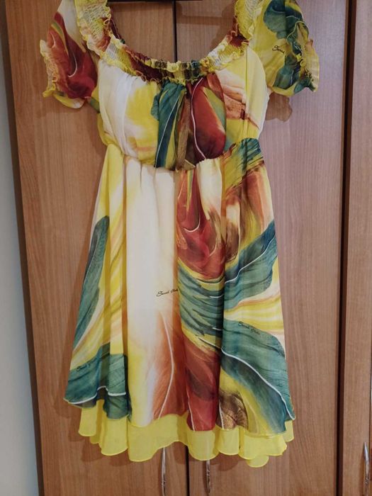 Продавам рокля много добро състояние