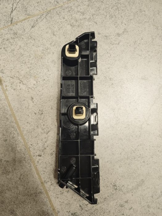 Крепление бампера Toyota Venza заднее левое