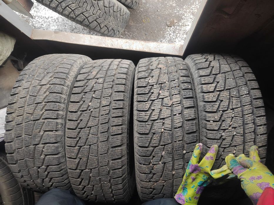 Продам комплект зимних шин