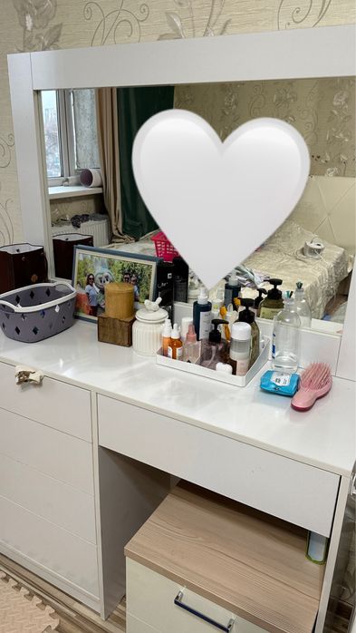 Комод с зеркалом