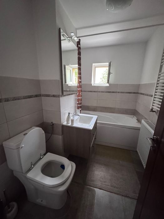 Inchiriez apartament 3 camere