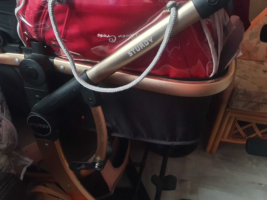 Vand urgent carut copii